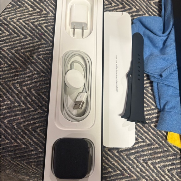 Apple iWatch 4 Black Cellular - Picture 8 of 8